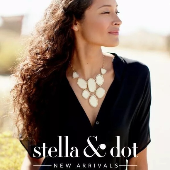 Stella and Dot Fiona Bib Necklace and Earrings - Picture 2 of 4